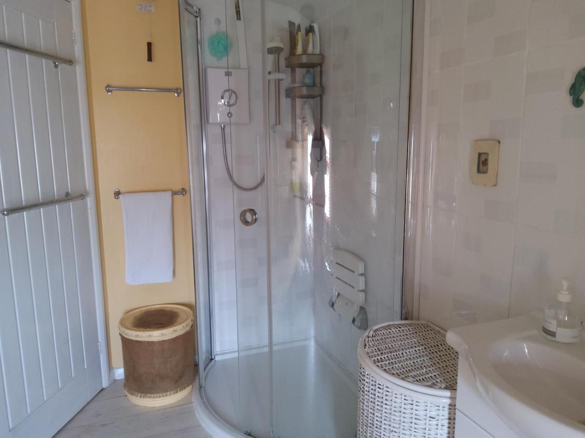 Number Five Apartment Abbotsbury Bagian luar foto